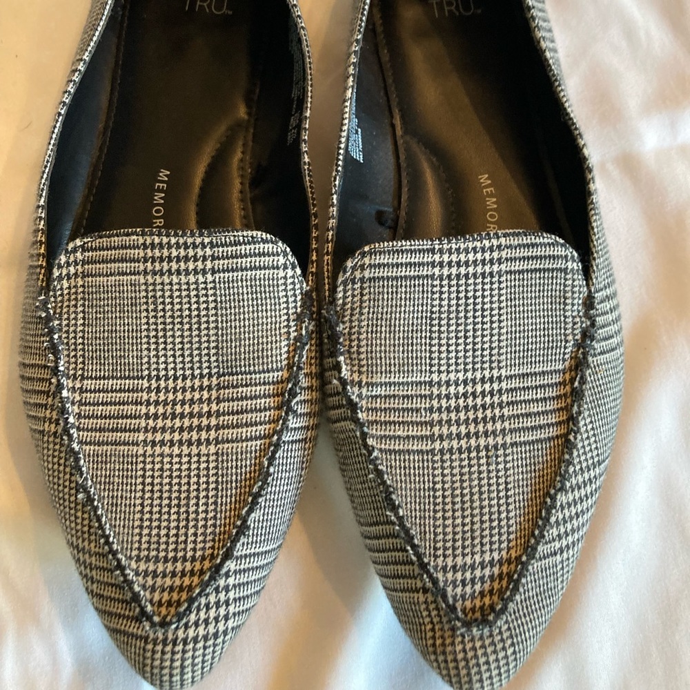 Time & Tru Pointed Toe Flats